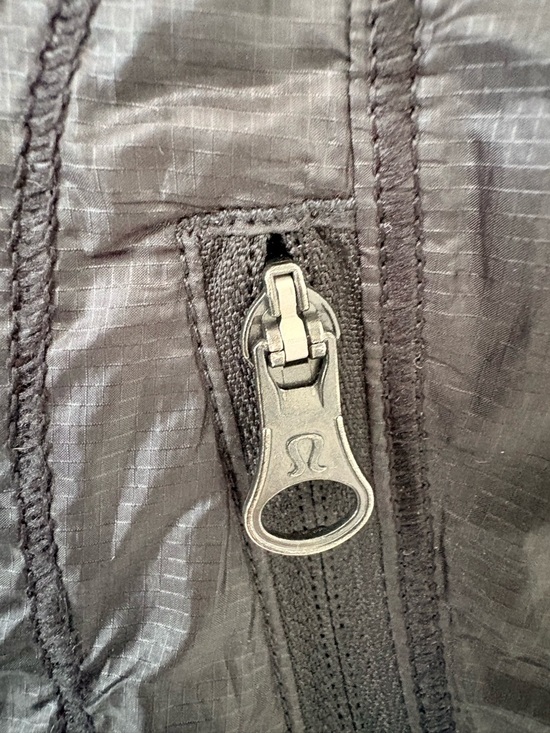 Lululemon Goal Crusher Jacket Black Lightweight Run Sz 2/4 EUC - Picture 8 of 9